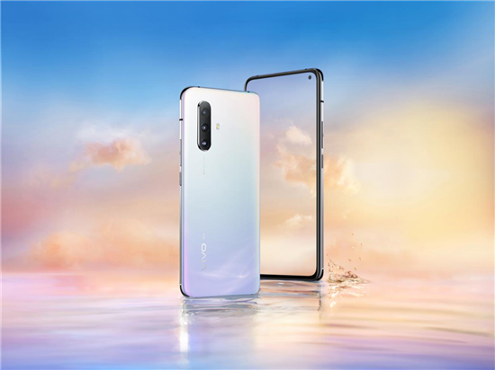 vivo X30新配色虹影美圖來(lái)襲，把雨水洗過(guò)的天空鎖進(jìn)手機背殼里